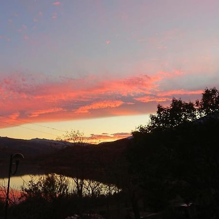 Lake Retreat - Maiella Apartment - Beautiful Lake And Mountain Views Casoli  Exterior foto